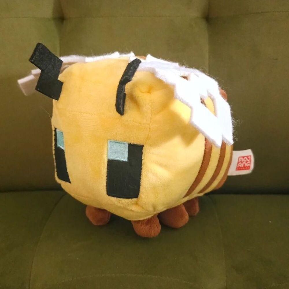 Mattel Minecraft Bee Plush 6" Mojang Collectible Toy
